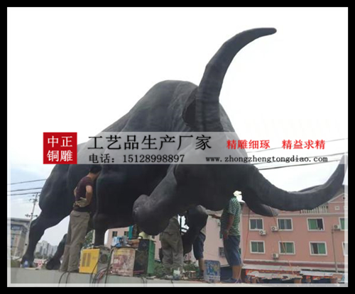 加工铜牛雕塑_铜牛雕塑图片欢迎咨询中正动物铜雕生产厂家。