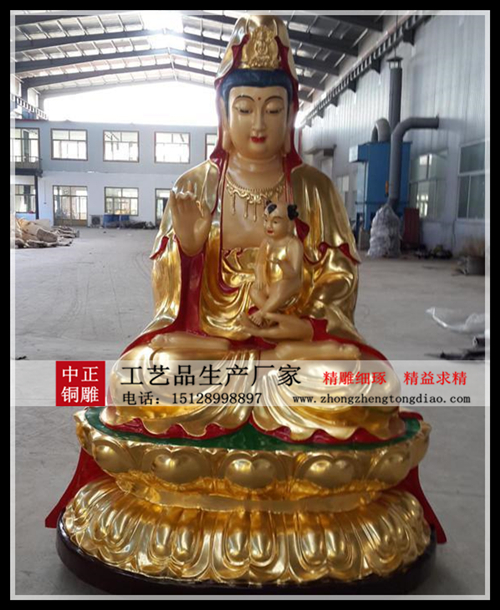 观音菩萨被说成为藏族的***,是西藏的保护神，称作“持莲者”这位慈悲之神控制着诸道轮回，