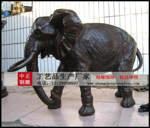 铜雕大象价格请咨询中正铜大象雕塑厂家，咨询热线；15128998897